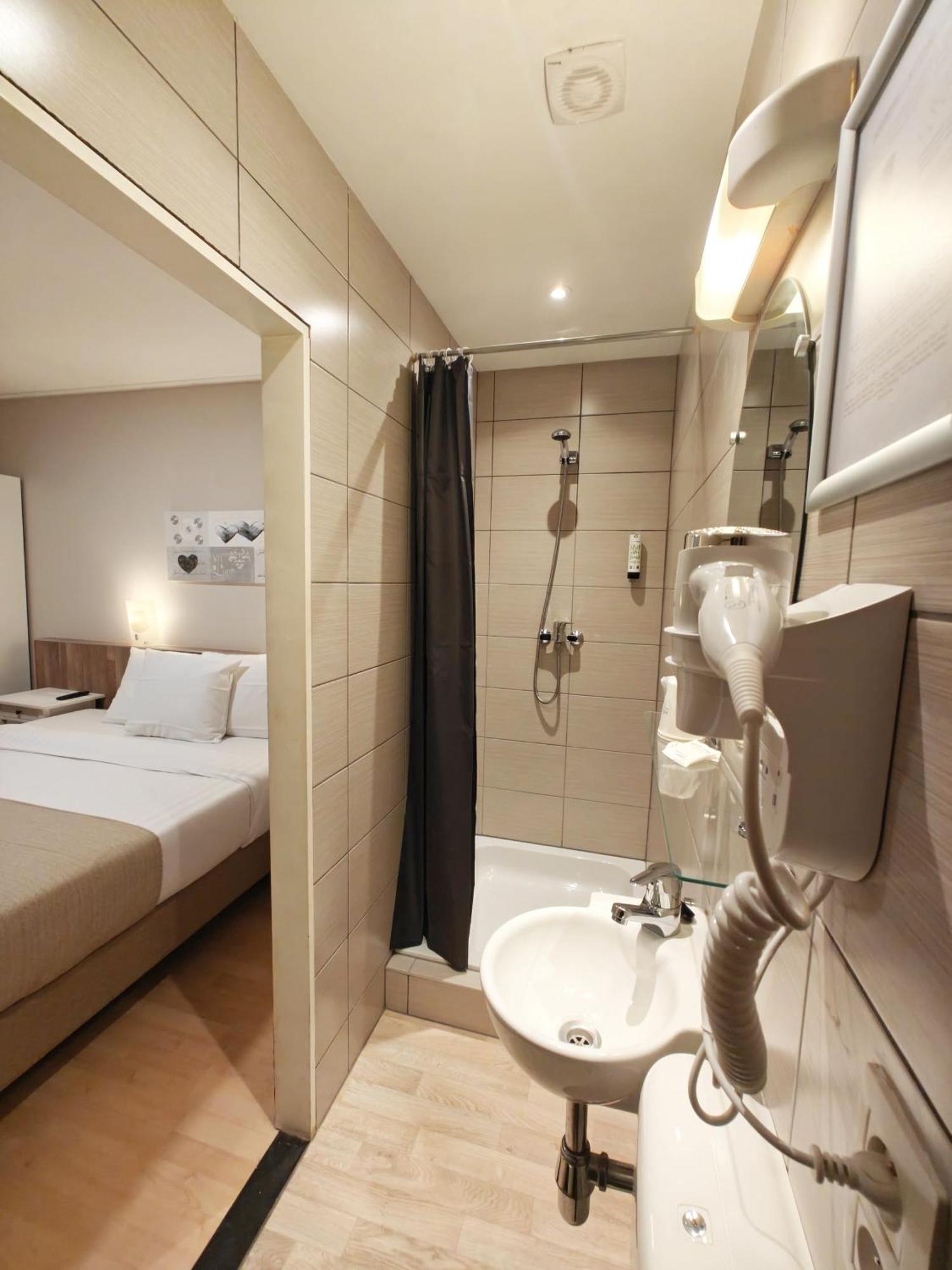 Hotel Tropicana บลังเคนเบอร์เก ภายนอก รูปภาพ