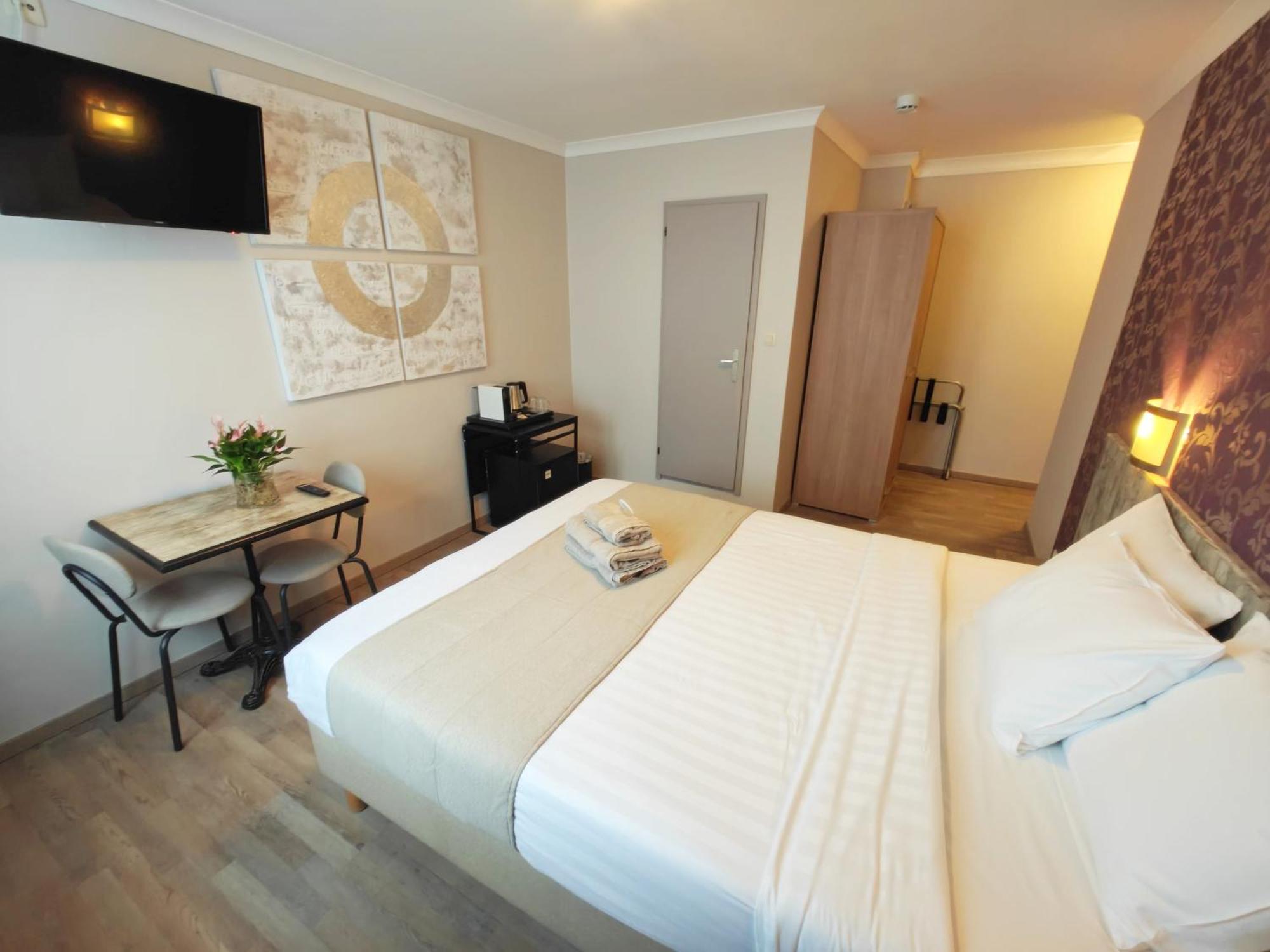 Hotel Tropicana บลังเคนเบอร์เก ภายนอก รูปภาพ