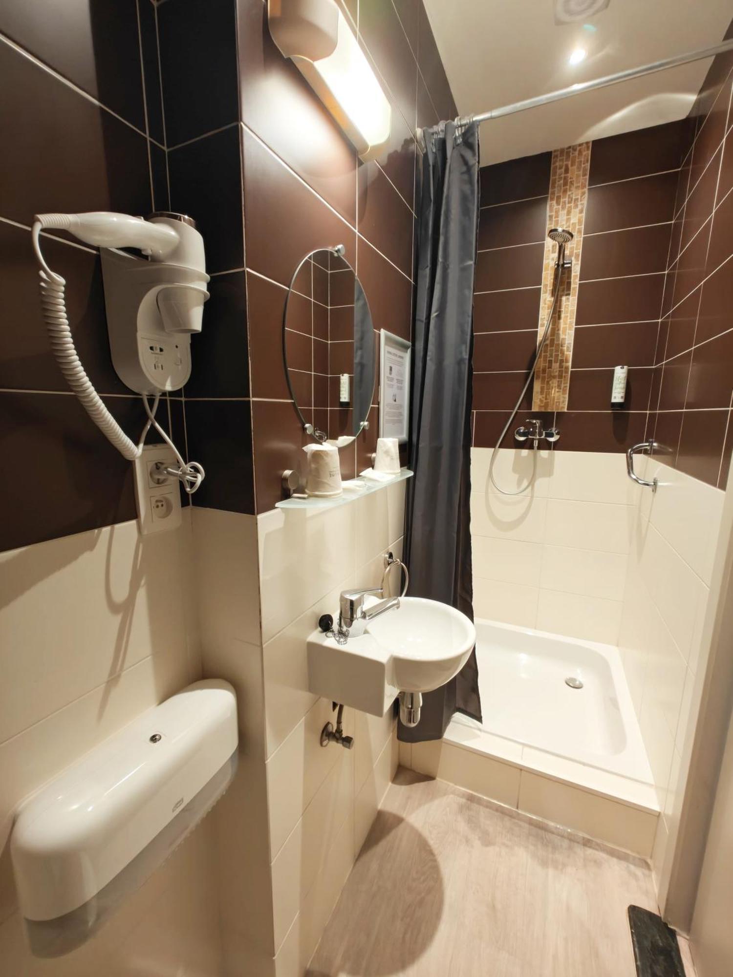 Hotel Tropicana บลังเคนเบอร์เก ภายนอก รูปภาพ